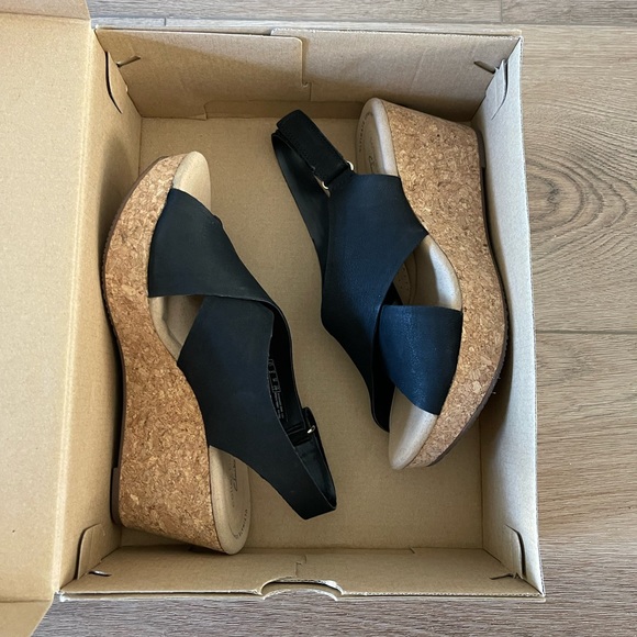 Clarks Annadel Eirwyn black wedge sandal. Size 8 - Picture 5 of 5